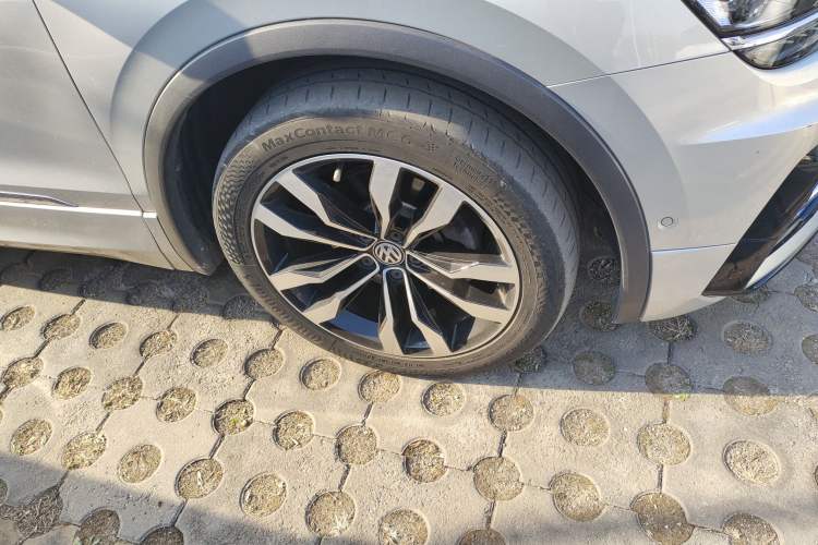 Used Volkswagen Tiguan L 2019 380TSI Automatic All-Wheel Drive R-Line Flagship 7-Seater China VI Standard Right Front Wheel Hub