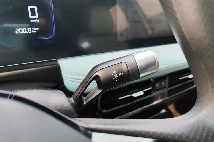 Used Geometry E Firefly 2024 301km Starlight Gear Lever