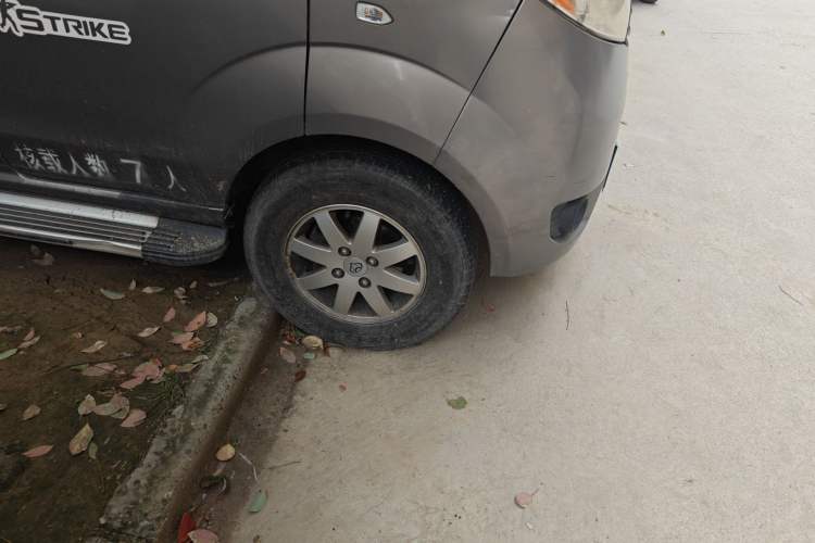 Used CHANGAN KAICHENG Taurus 2011 1.3L Comfort Model Right Front Wheel Hub