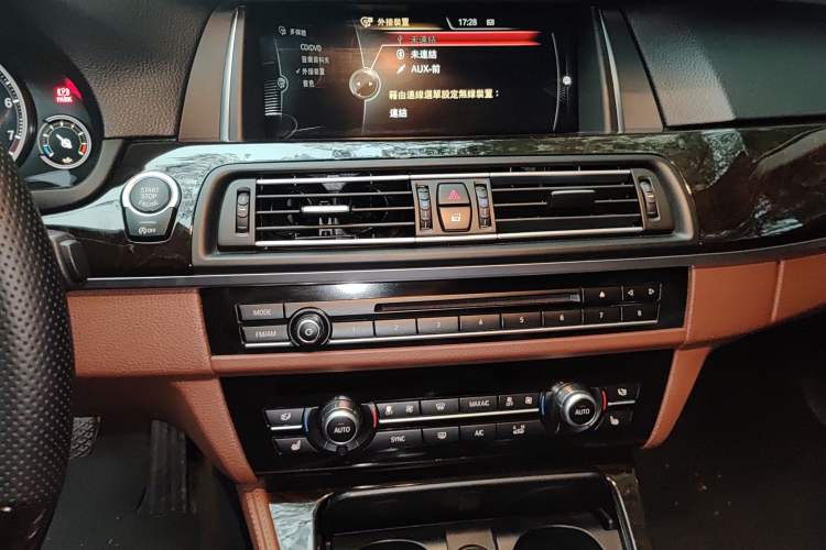 Used BMW 5 Series 2017 528Li Leading Model
