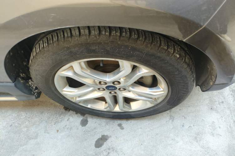 Used Ford Edge 2015 2.0T GTDi Two-Wheel-Drive High-Line Version