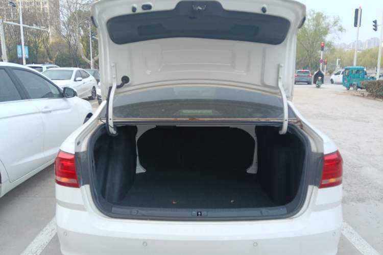 Used Volkswagen Lavida 2017 1.6L Automatic Comfort Edition
