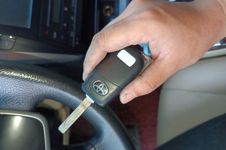 Used Toyota Camry 2015 2.0E Elite Edition Vehicle Key