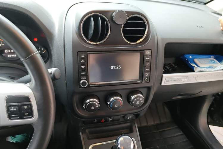 Used Jeep Compass 2013 2.4L four-wheel-drive sport version