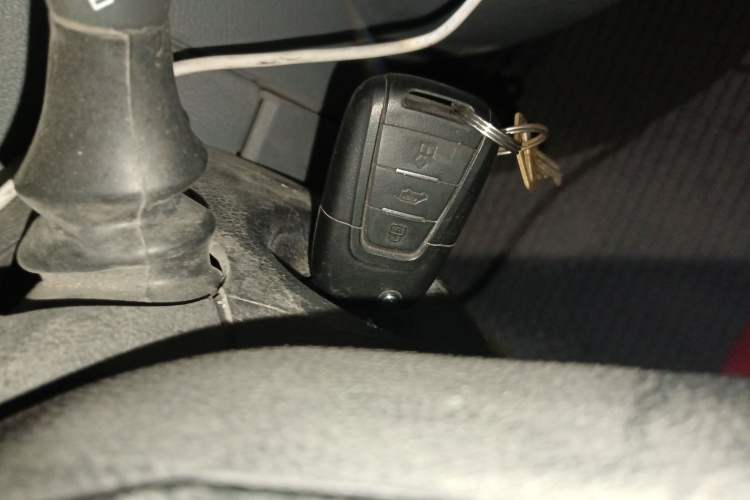 Used SAIC MAXUS Xintu V80 2021 2.0T Manual Classic Aoyuntong Long Wheelbase Mid-Roof 6/7/8/9-Seater