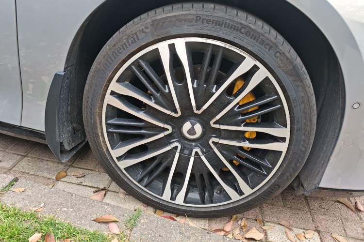 Used Denza Z9GT 2024 1100 Four-Wheel Drive Ultra Version Right Front Wheel Hub