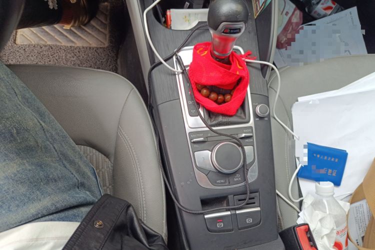 Used Audi A3 2019 Limousine 35 TFSI Fashion Edition China VI Emission Standard Gear Lever