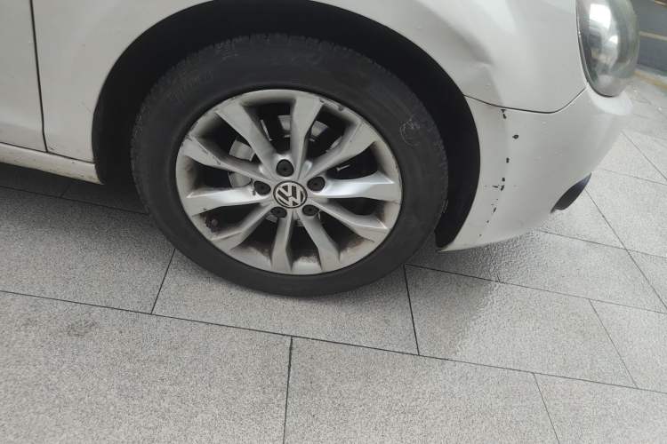 Used Volkswagen Golf 2012 1.6 Manual Comfort Edition Right Front Wheel Hub