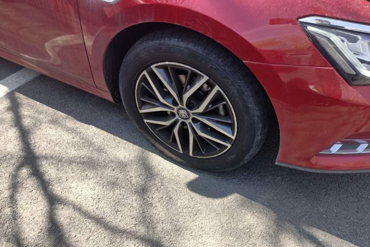 Used BYD Qin Pro New Energy 2019 EV Super Edition High-Power Smart Connect & Premium Model Right Front Wheel Hub