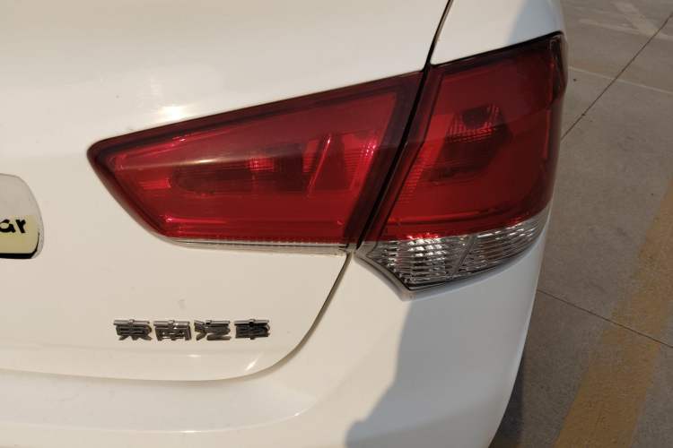 Used Soueast V5 Lingzhi 2015 Plus 1.5L Manual Smart Edition Exterior 3