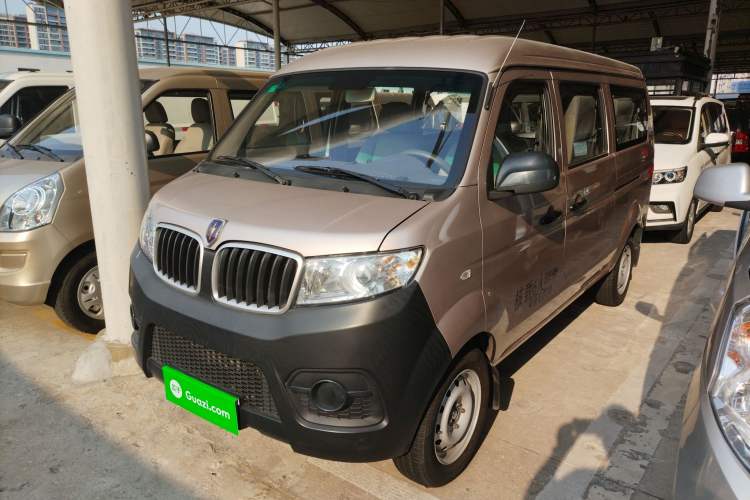 Used Jinbei Hiace X30 2023 1.5L Super-Comfortable Passenger Van 5/6/7-Seater Non-Air-Conditioned Version Model SWC15M