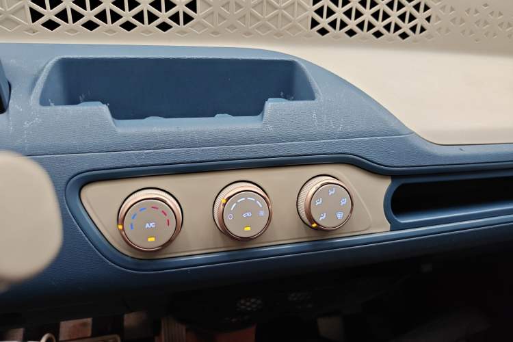 Used Dongfeng Fengon MINIEV 2022 Candy-Style Lollipop Audio And AC Panel