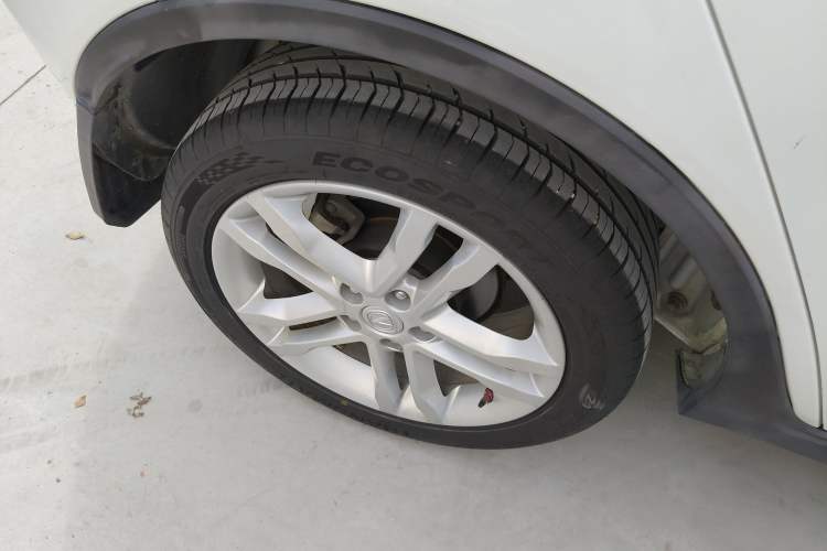 Used CHANGAN CS35 2016 1.6L Automatic Luxury Model China IV Standard Exterior 5