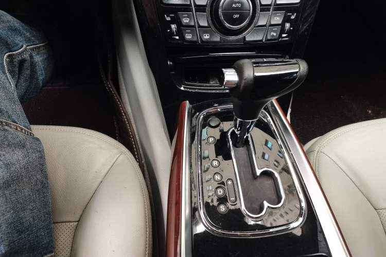 Used Hongqi H7 2013 2.0T Luxury Model
