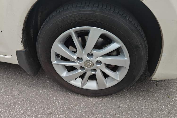 Used Nissan Tiida 2016 1.6L CVT Cool Dynamic Edition Right Front Wheel Hub