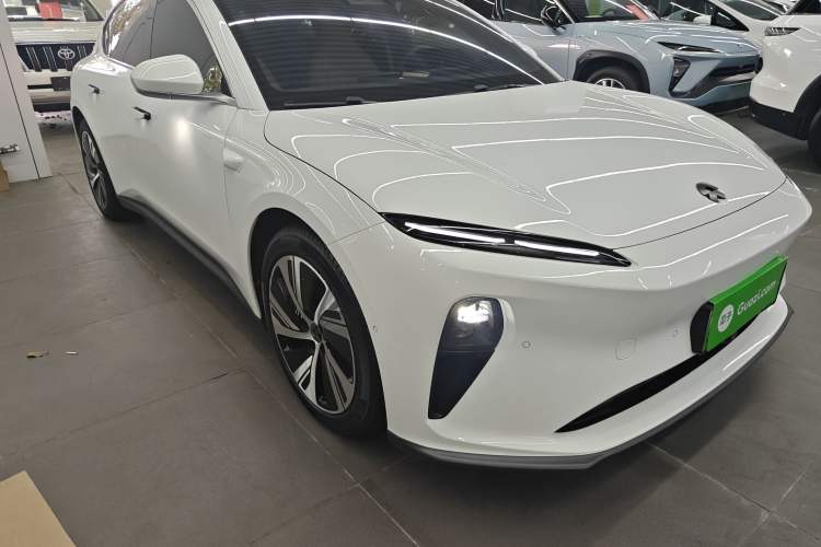 Used Nio ET5 2022 75 kWh Front Right 45 Deg