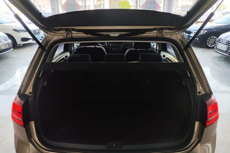 Used Volkswagen Golf 2017 230TSI Automatic Comfort Edition – Celebrating Milestone of One Million Units
