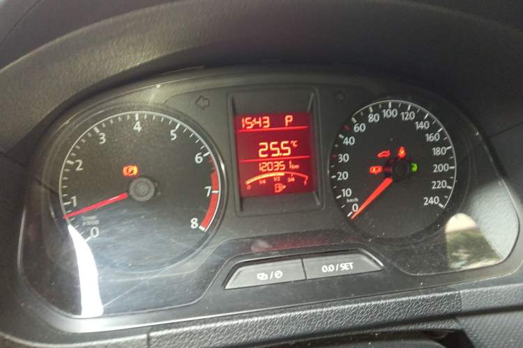 Used Volkswagen Jetta 2015 1.6L Automatic Fashion Model
