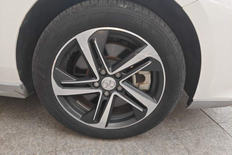 Used BAIC Beijing EU5 2018 R500 Smart Edition Right Front Wheel Hub