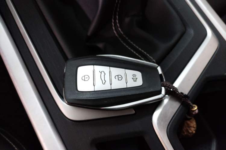 Used Geely Auto Vision X6 2020 1.4T Manual Luxury Model
