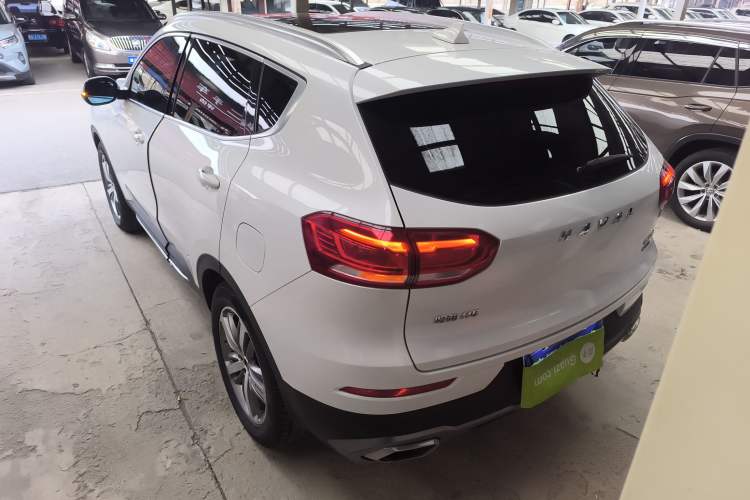 Used Haval H6 2017 Red Label 2.0T Automatic Two-Wheel Drive ZhiShang Model
