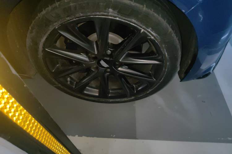 Used Cadillac CT5 2020 28T Platinum Sport Edition Right Front Wheel Hub