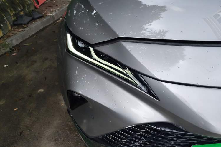 Used Toyota Venza 2023 2.5L Smart Electric Hybrid Dual-Drive Prestige Version Right Front Headlight