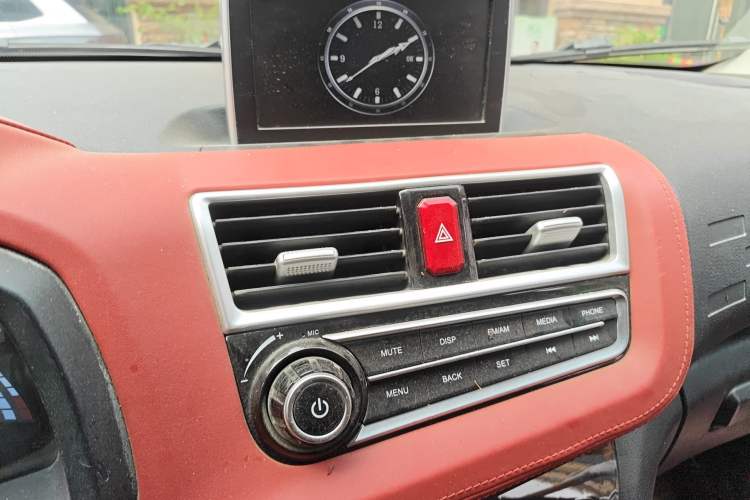 Used JAC Group iEV6E 2018 Upgraded Edition iEV6E Luxury Smart Model Audio And AC Panel