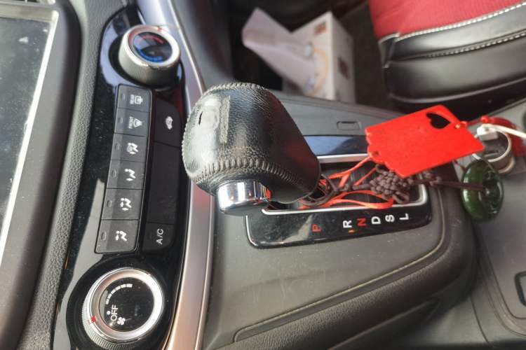 Used Honda CR-V 2016 2.0L two-wheel drive Urban Edition Gear Lever