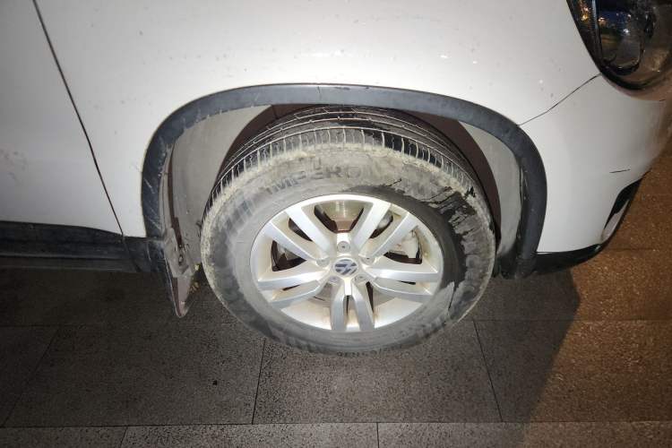 Used Volkswagen Tiguan 2015 1.8TSI Automatic Two-Wheel Drive Trend Edition Right Front Wheel Hub