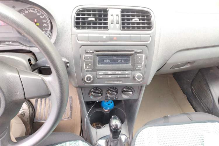 Used Volkswagen Polo 2011 1.4L Automatic ZhiShang Version Audio And AC Panel