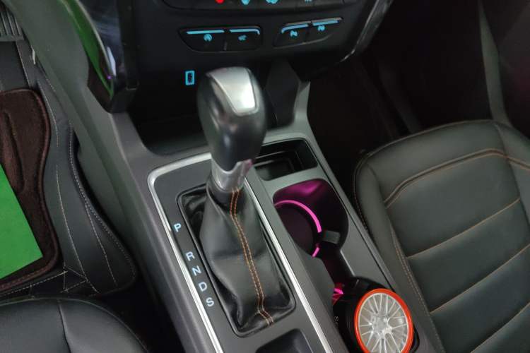 Used Ford Kuga 2017 EcoBoost 245 Four-Wheel-Drive Sport Model Gear Lever