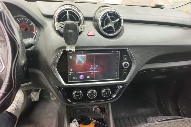 Used Soueast DX3 2018 1.5L Manual Luxury Model Audio And AC Panel