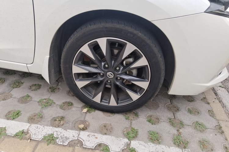 Used Nissan Lannia 2016 1.6L CVT Smart Cool Edition Right Front Wheel Hub