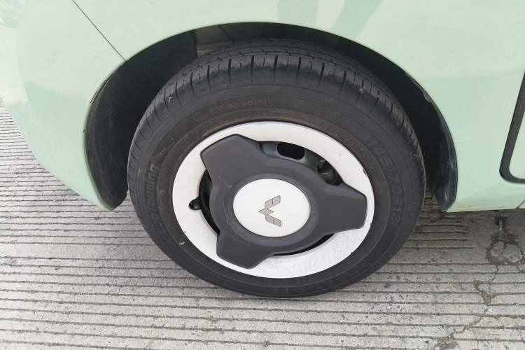 Used Wuling Hongguang MINIEV 2021 Macaron Sandwich Model 120 km Lithium Iron Phosphate
