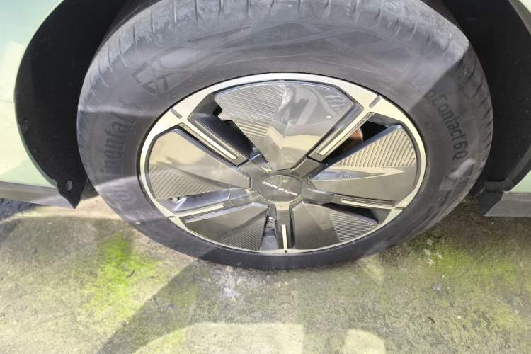 Used SAIC MAXUS Dajia 7 2024 605 km Extended Range Highland Version Six-Seater Right Rear Wheel Hub