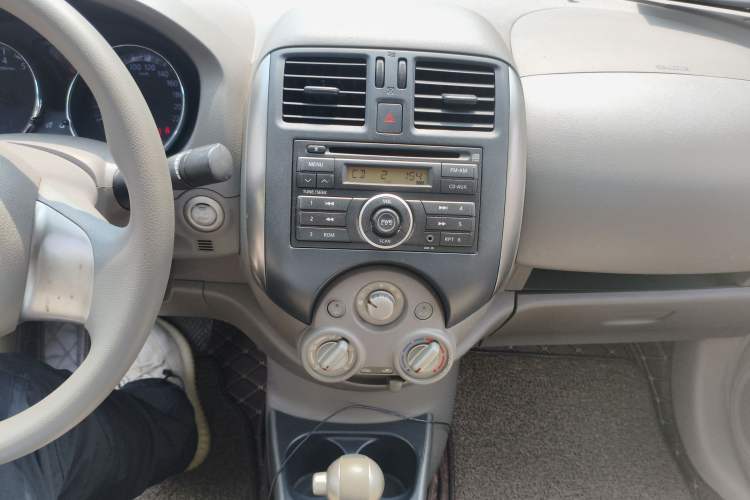 Used Nissan Sunny 2011 1.5XL CVT Luxury Edition Audio And AC Panel