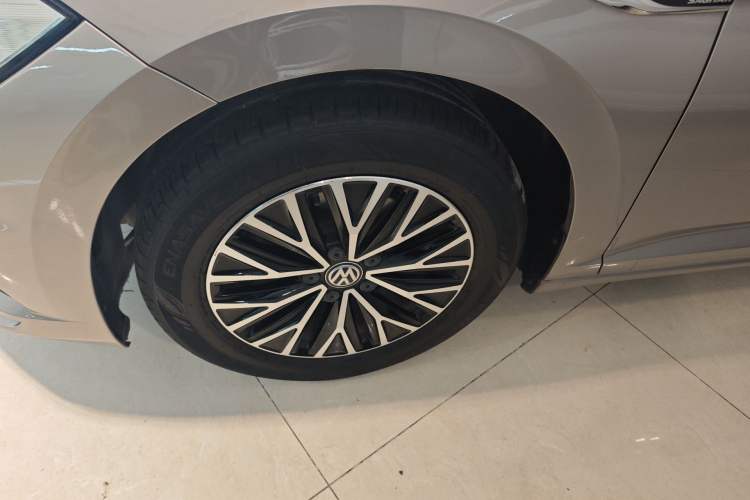 Used Volkswagen Sagitar 2021 280TSI DSG Comfort Connect Edition Left Front Wheel Hub