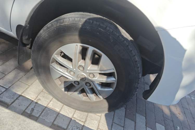 Used SAIC MAXUS Xintu V80 2024 Facelift Aoyuntong 6MT Short Wheelbase Mid-Height Version 147 Ps 5/6 Seats