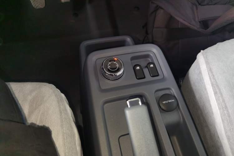 Used Wuling Yangguang 2025 Model 400km Bus Edition—Comfort Edition Gear Lever