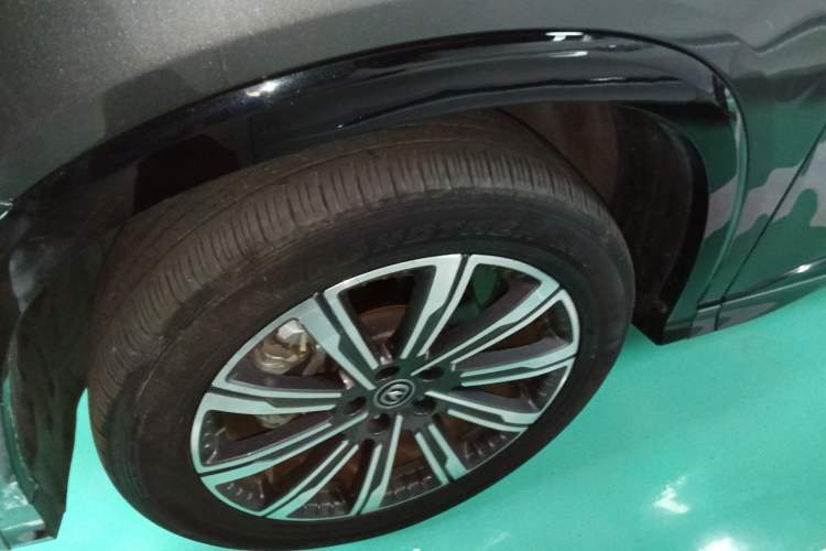 Used CHANGAN CS75 PLUS 2023 3rd Generation 2.0T Automatic Prestige Version Left Front Wheel Hub