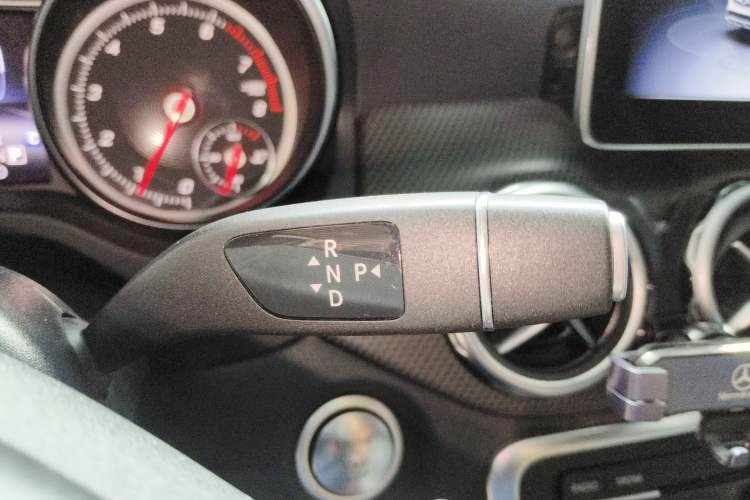 Used Mercedes-Benz GLA 2017 GLA 200 Fashion Model Gear Lever
