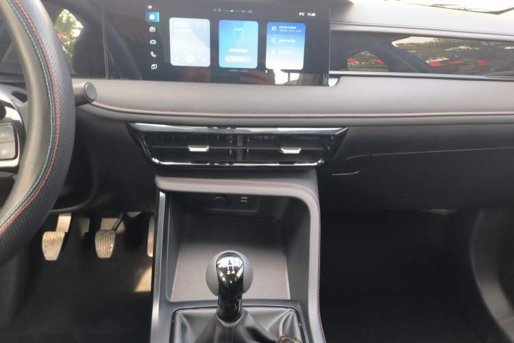 Used Roewe i5 2023 1.5L Manual Comfort Edition
