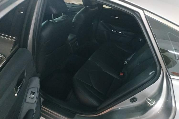 Used Toyota Avalon 2019 2.0L Luxury Edition China VI Standard Left Rear Seat