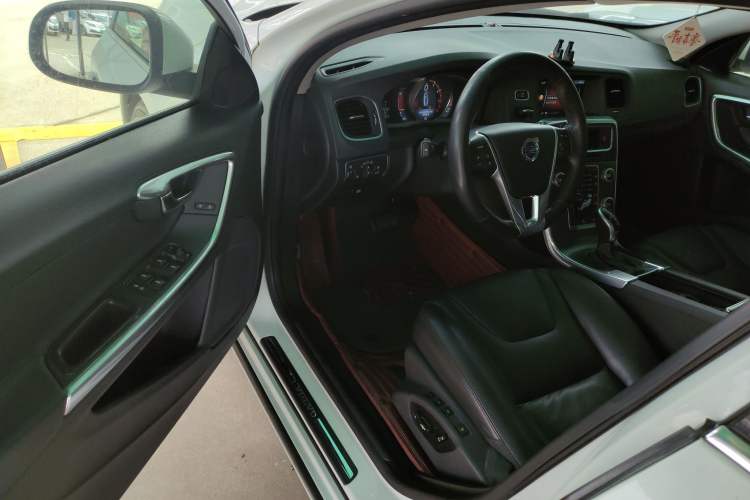 Used Volvo V60 2015 T5 Zhiyi Edition Driver Seat