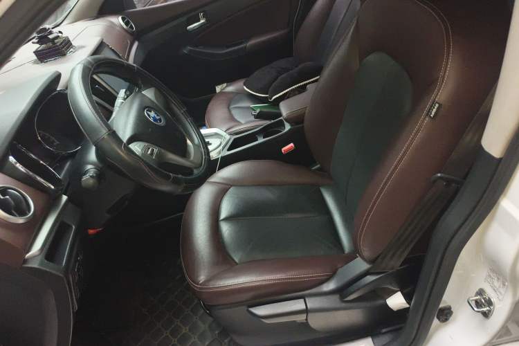 Used Venucia T70X 2015 2.0L CVT SmartFun Sport Edition