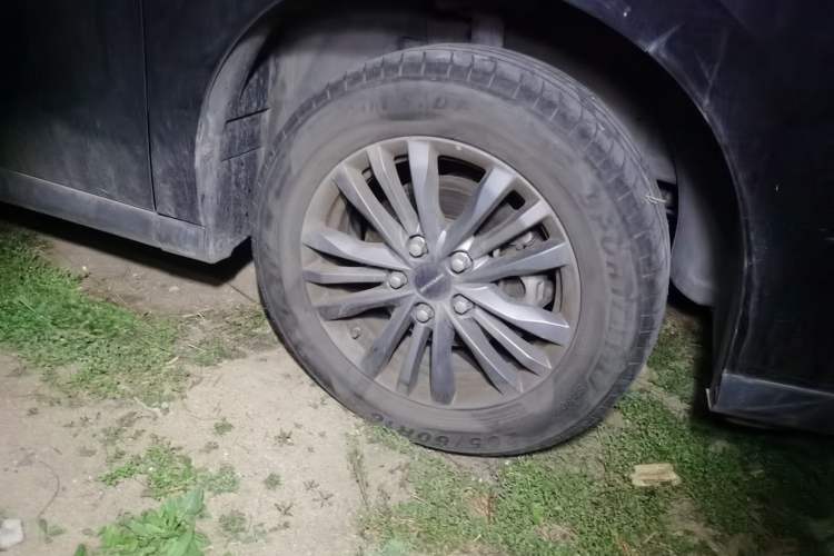 Used SAIC MAXUS G50 2021 1.5T Manual Touring B Right Front Wheel Hub