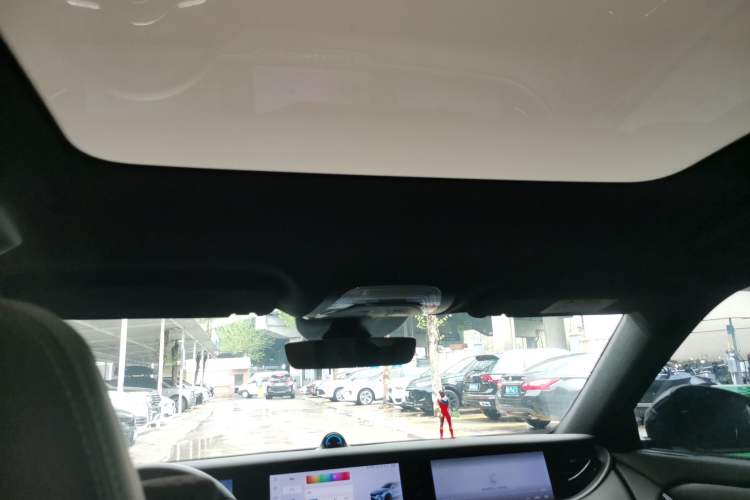 Used VOYAH FREE 2025 318 259 km All-Wheel-Drive Exploration Edition Headliner