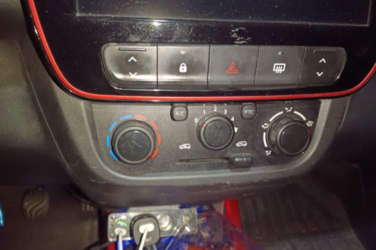 Used Dongfeng NAMMI EX1 2022 Restyled PRO Tiger Glory Deluxe Version Audio And AC Panel