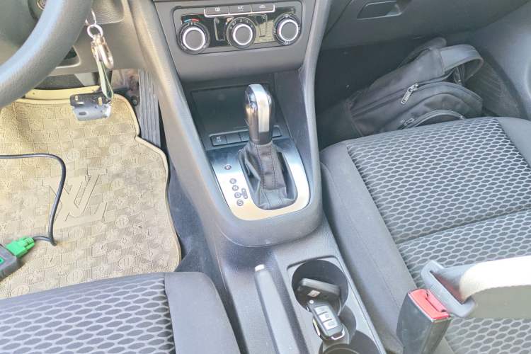 Used Volkswagen Golf 2012 1.6L Automatic Fashion Model